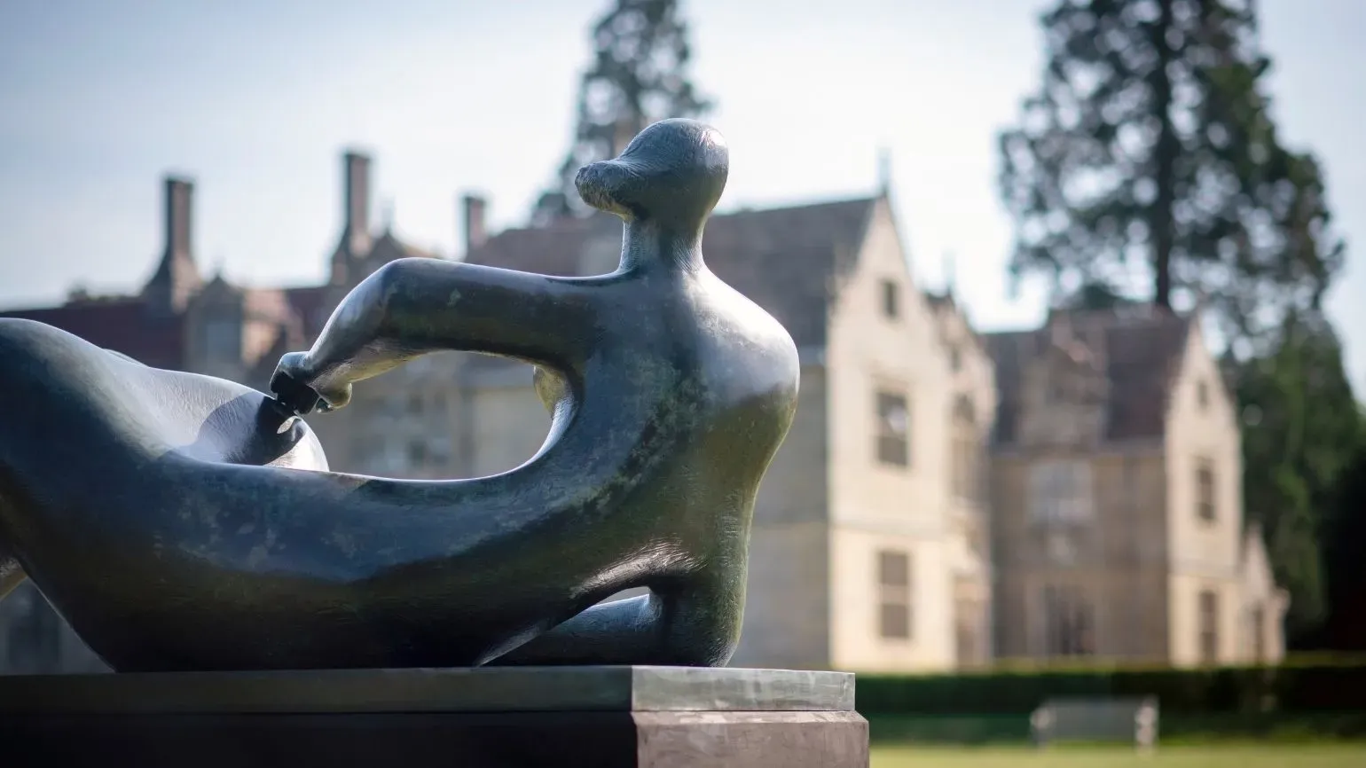 Henry Moore, Reclining Figure, 1982