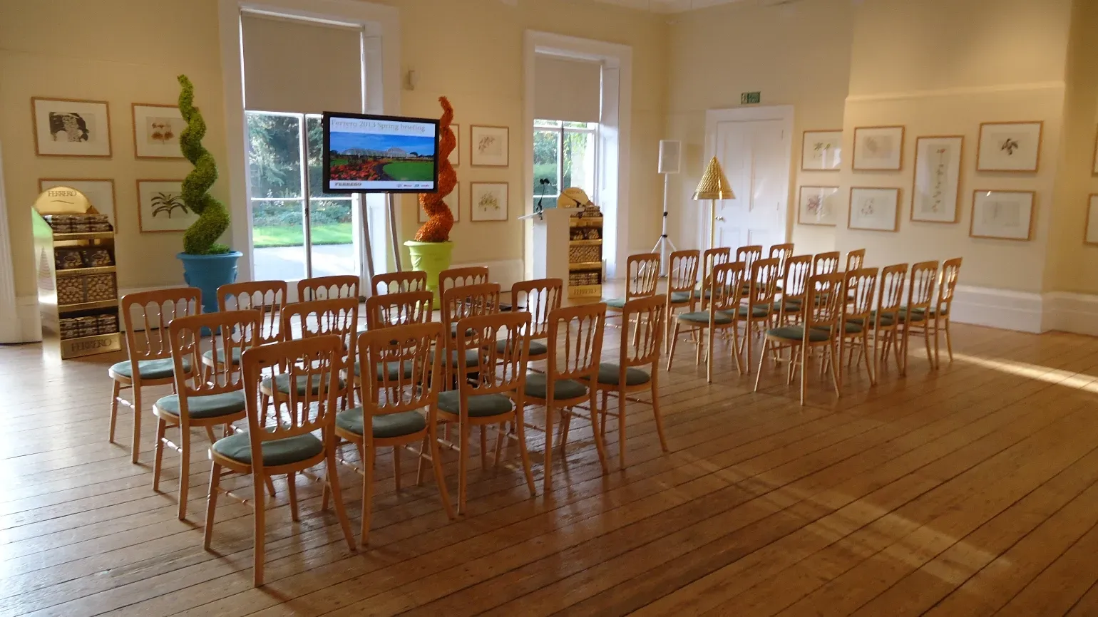 Gallery theatre style at Cambridge Cottage