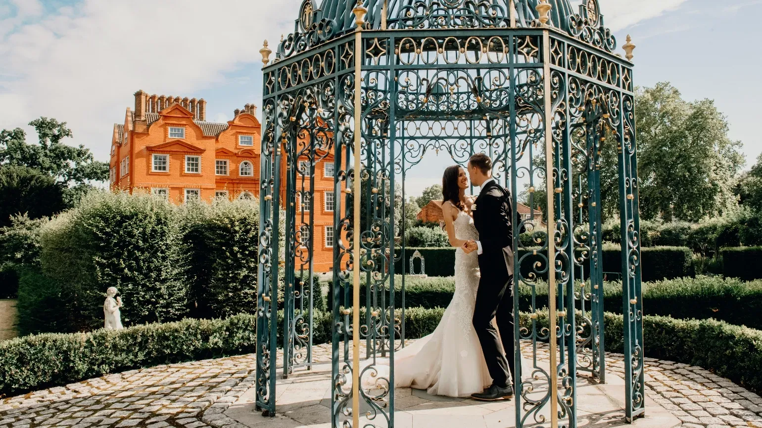 Couple photographs at Kew Palace